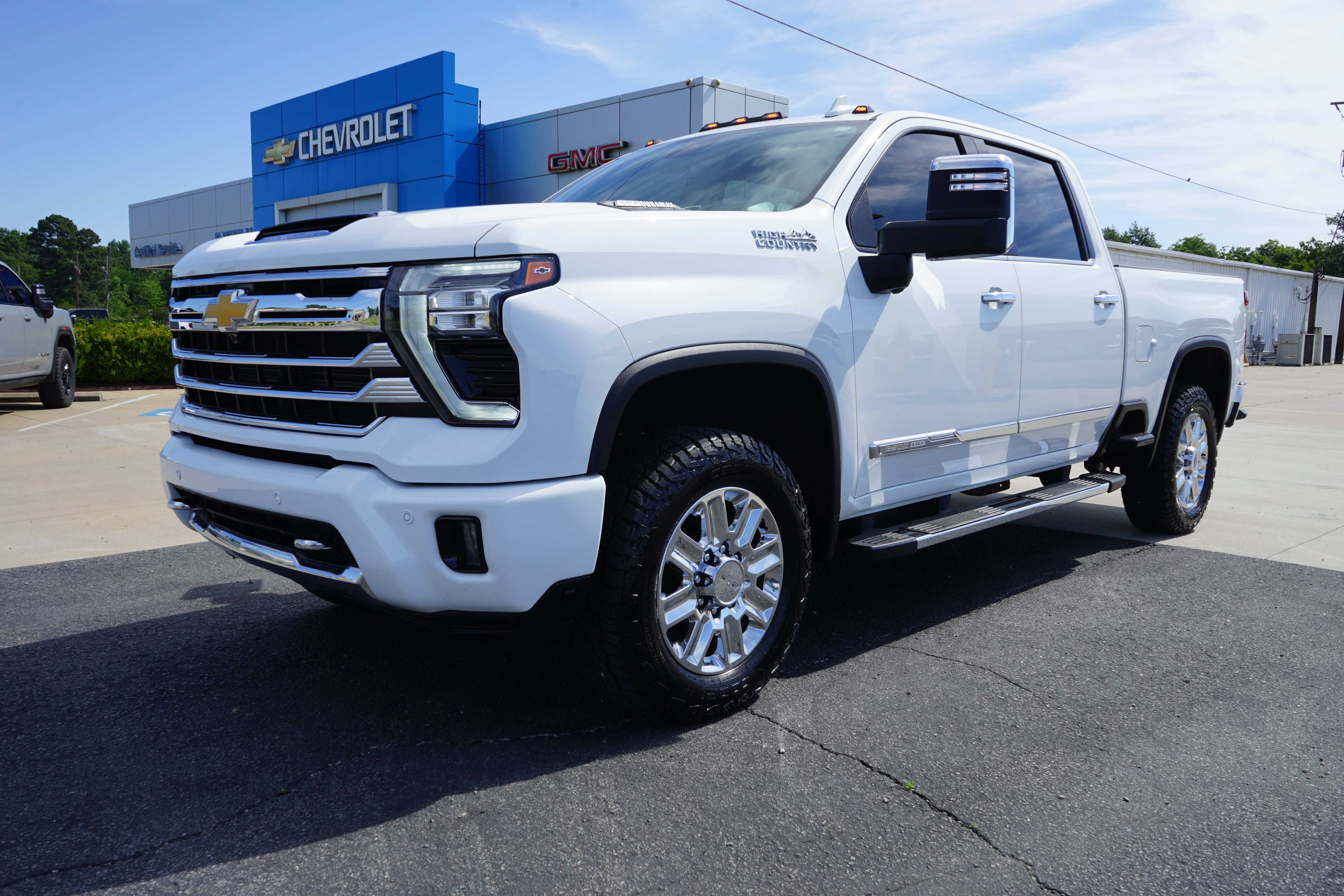 Summit White 2024 Chevrolet Silverado 2500HD Pickup Truck Four-Wheel Drive Automatic