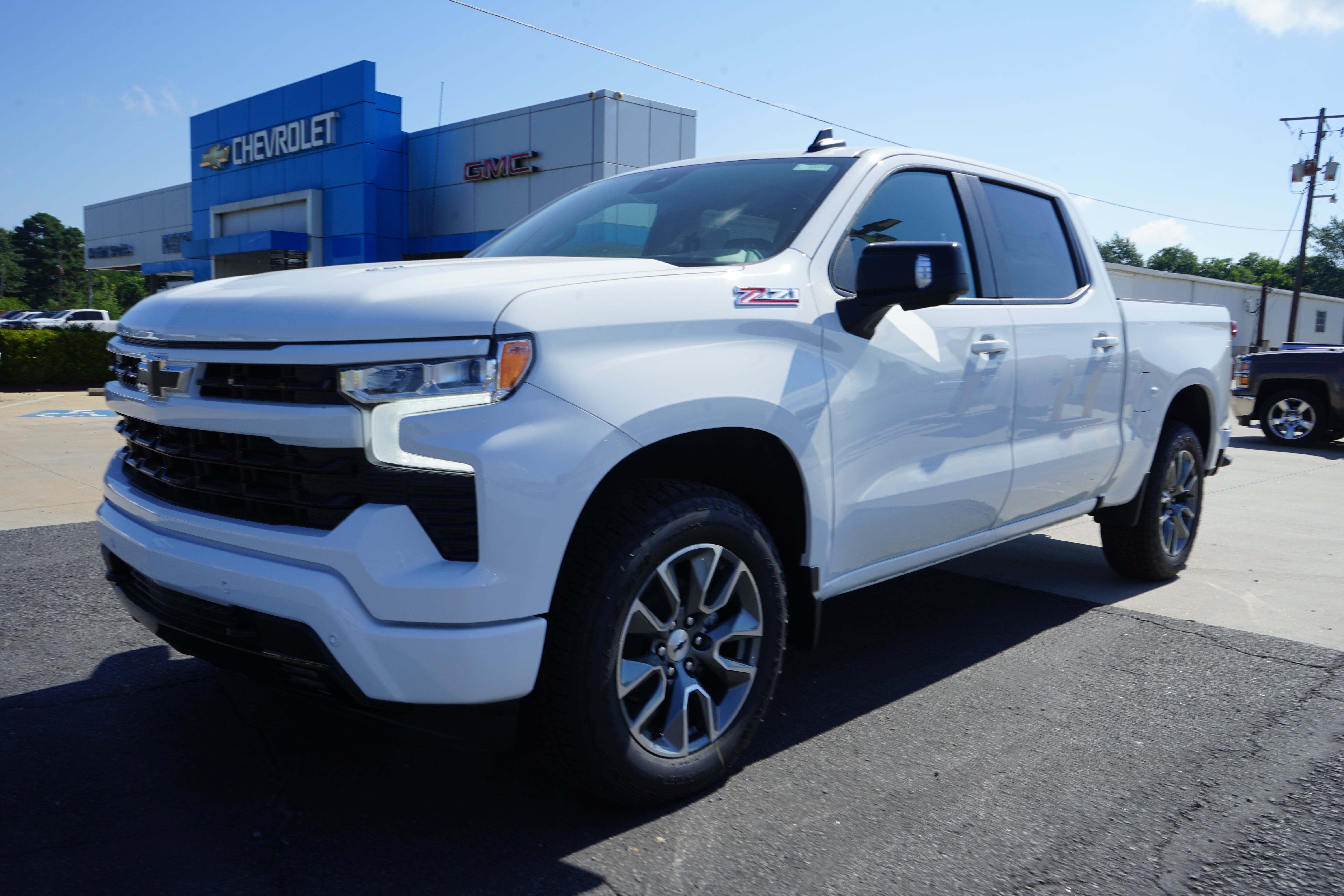 Summit White 2026 Chevrolet Silverado 1500 Pickup Truck Four-Wheel Drive Automatic