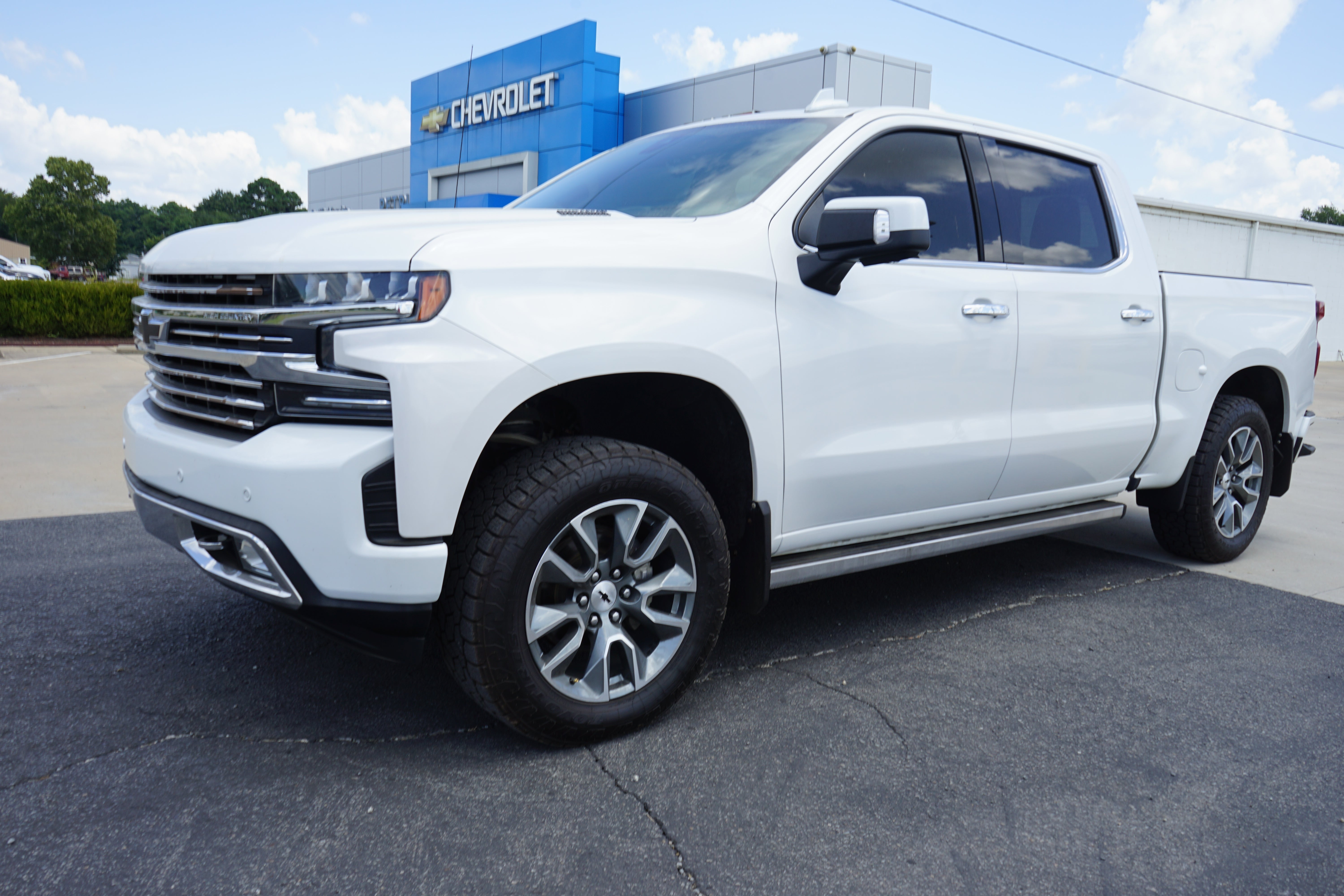 White (Iridescent Pearl Tricoat) 2020 Chevrolet Silverado 1500 Pickup Truck Four-Wheel Drive Automatic