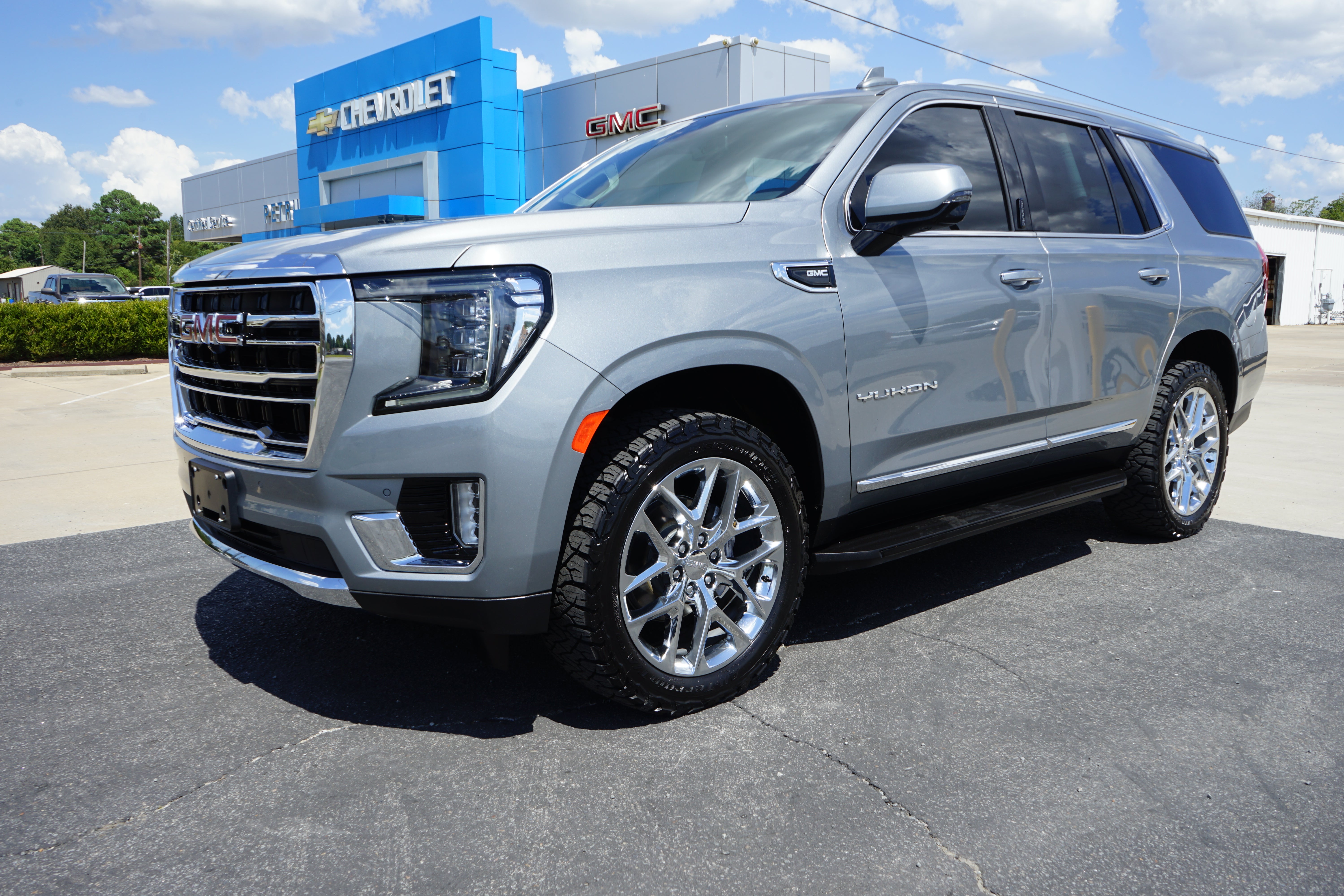  2024 GMC Yukon SLT 4WD   