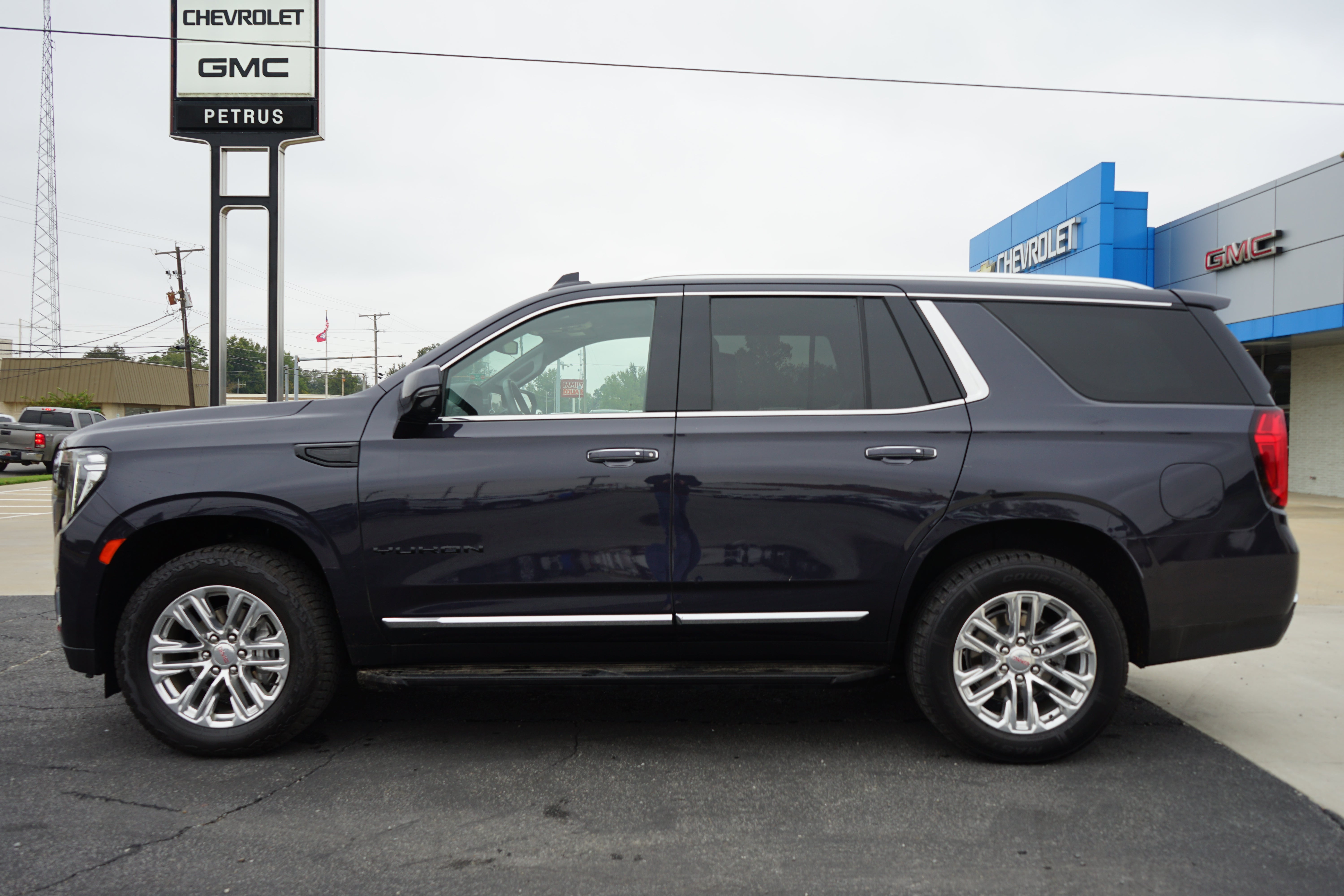 View vehicle photo 2