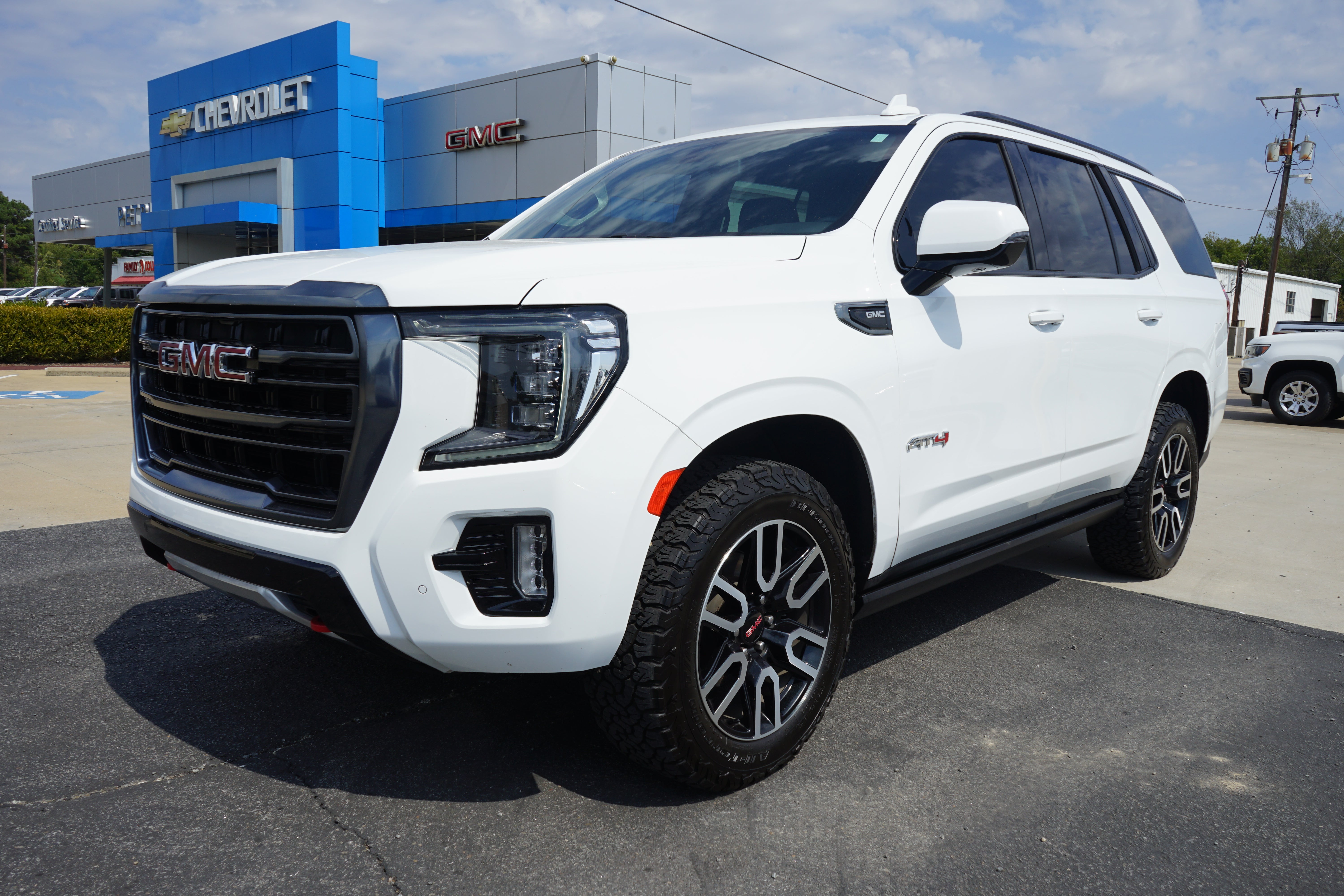  2022 GMC Yukon AT4 4WD   
