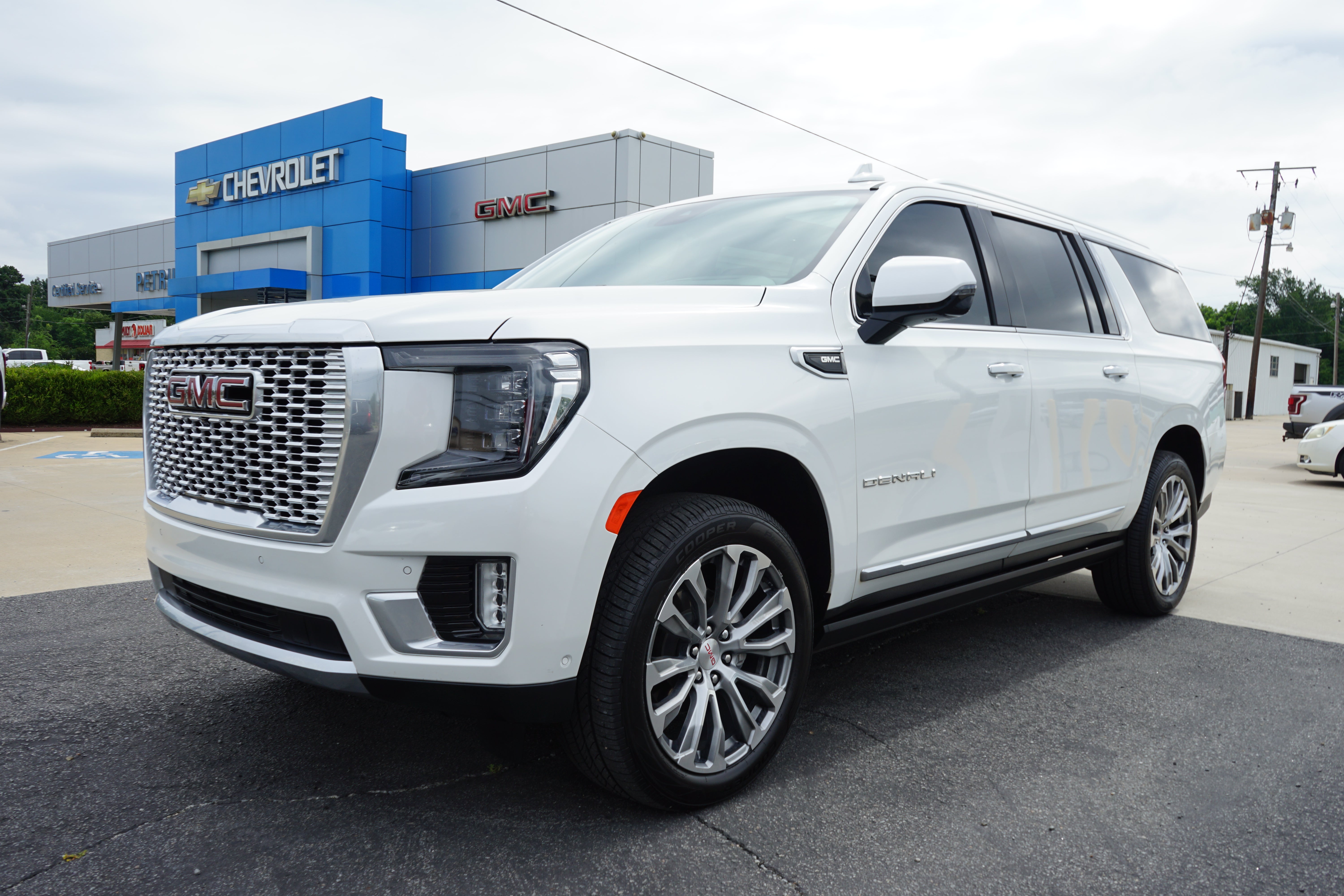  2024 GMC Yukon XL Denali 4WD   