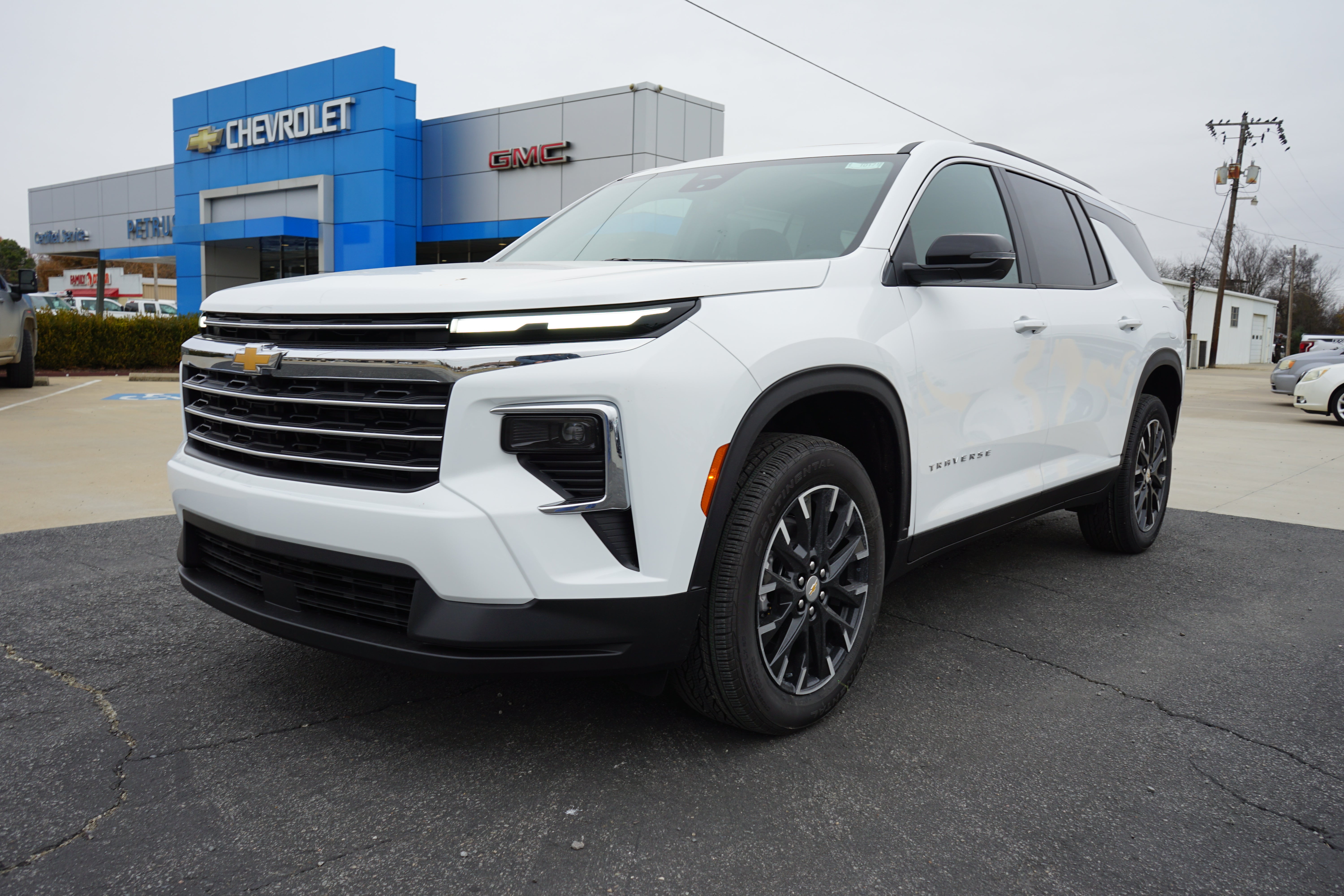 Summit White 2026 Chevrolet Traverse LT FWD SUV / Crossover Front-Wheel Drive Automatic