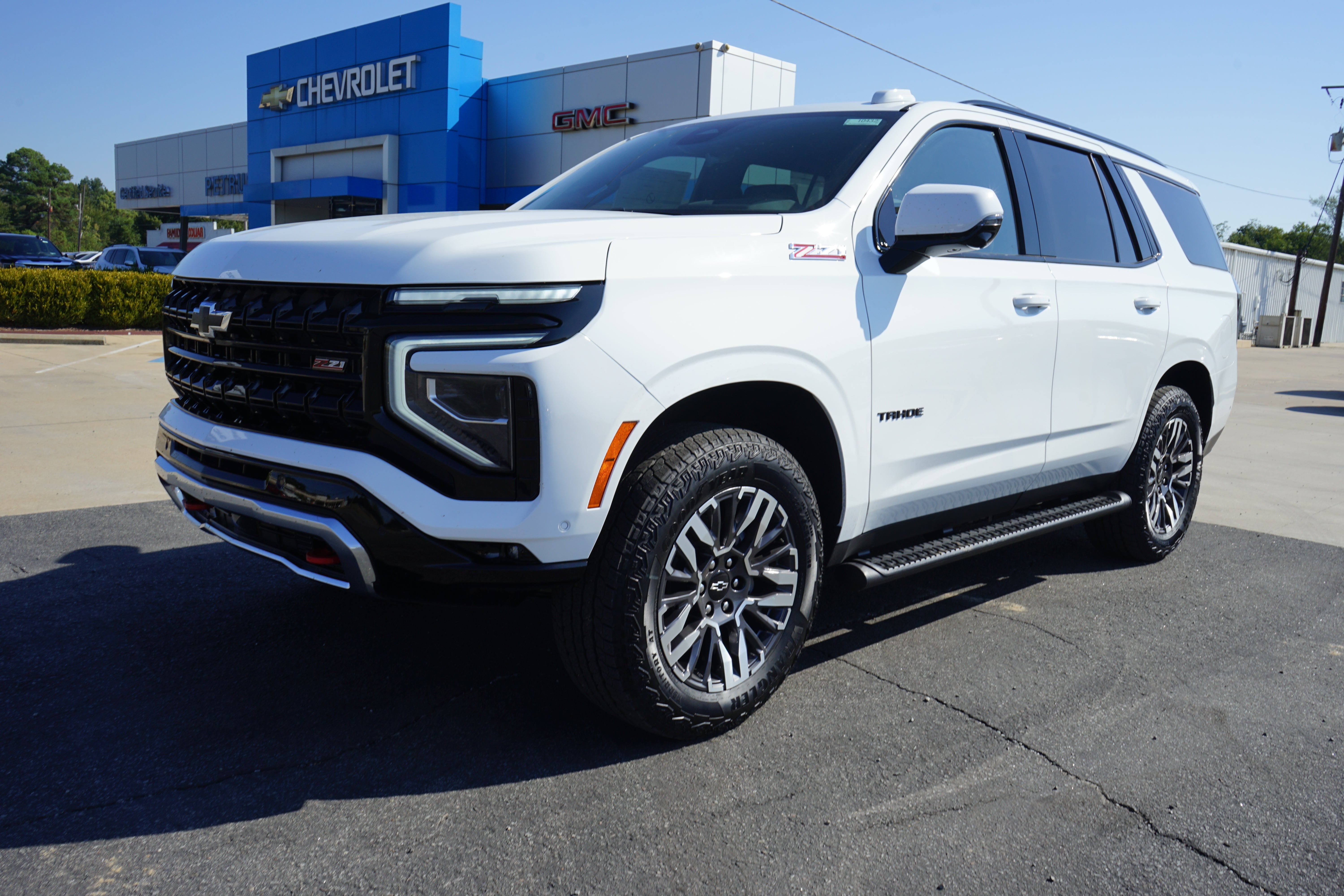 Summit White 2026 Chevrolet Tahoe SUV / Crossover Four-Wheel Drive Automatic