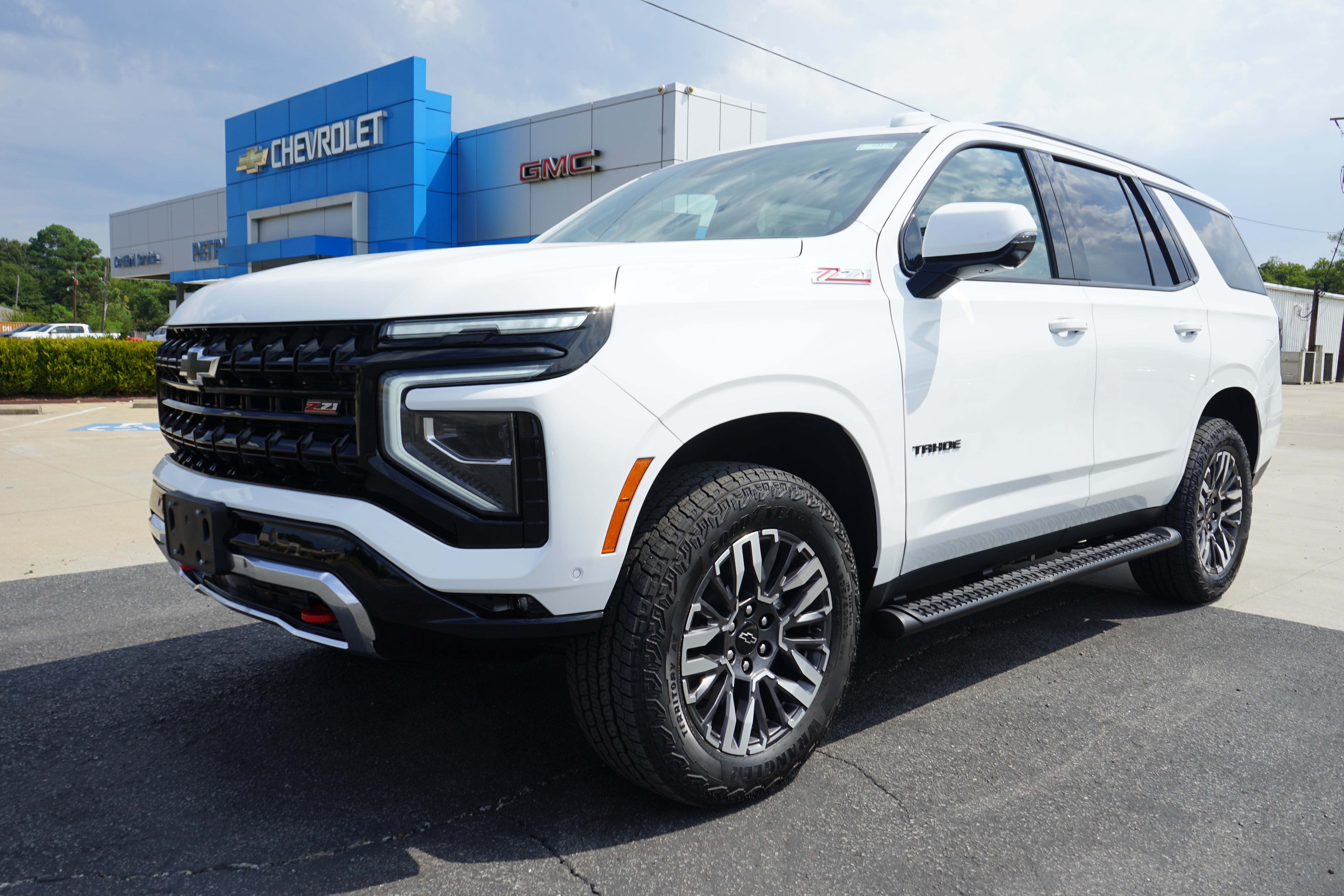 Summit White 2026 Chevrolet Tahoe SUV / Crossover Four-Wheel Drive Automatic