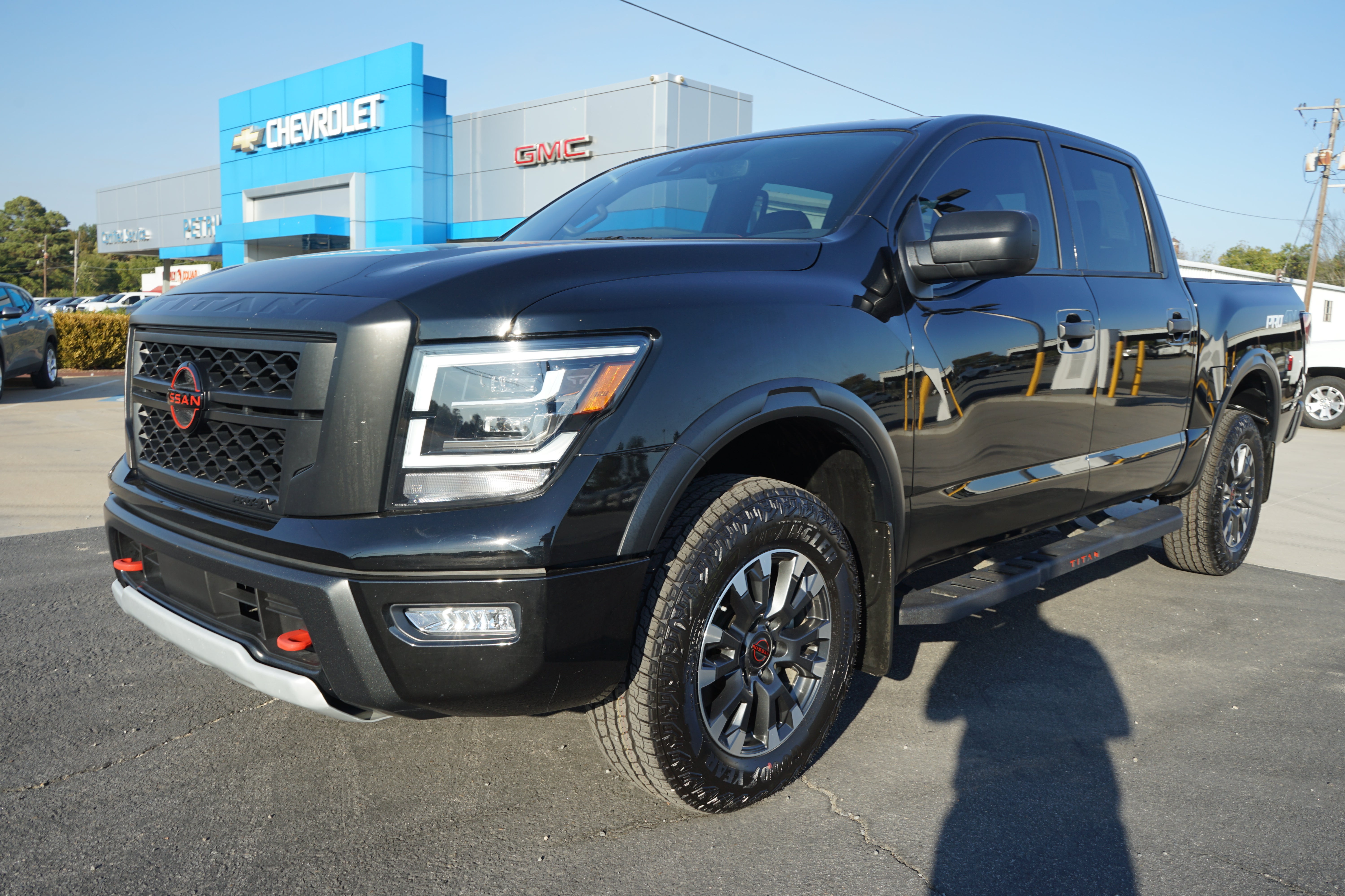 2024 Nissan Titan PRO-4X Crew Cab 4WD