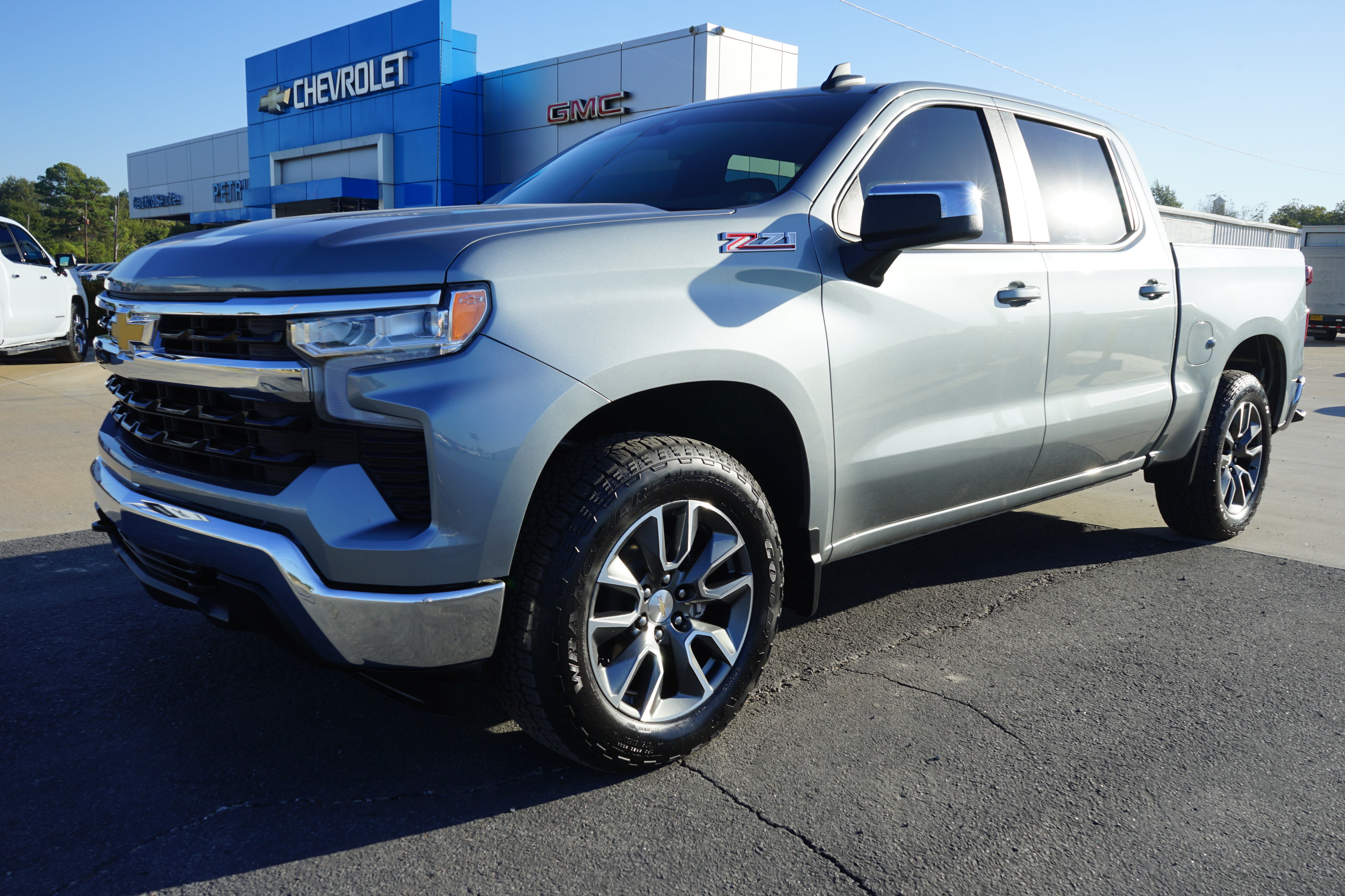 Sterling Gray Metallic 2023 Chevrolet Silverado 1500 Pickup Truck Four-Wheel Drive Automatic