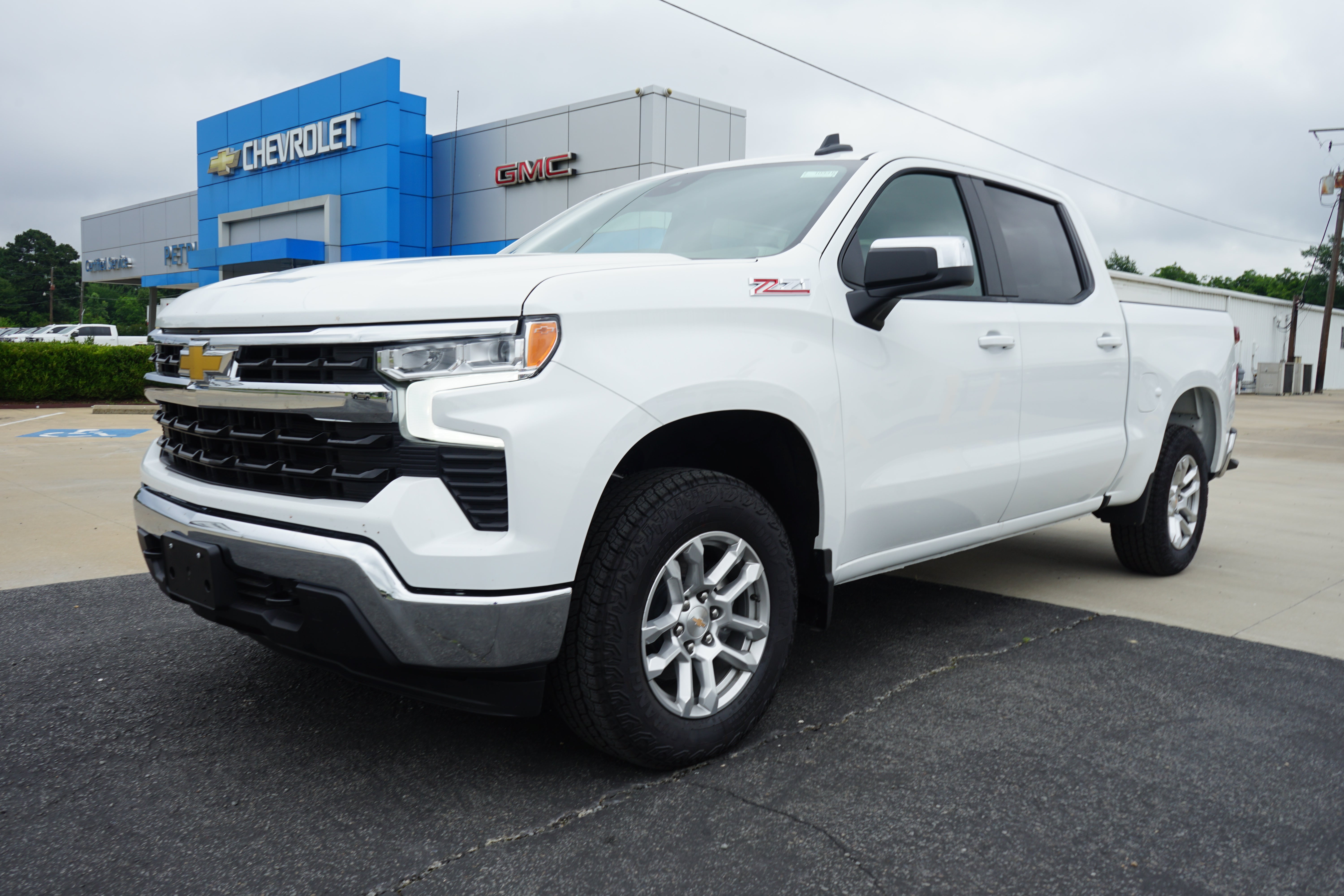 Summit White 2026 Chevrolet Silverado 1500 Pickup Truck Four-Wheel Drive Automatic