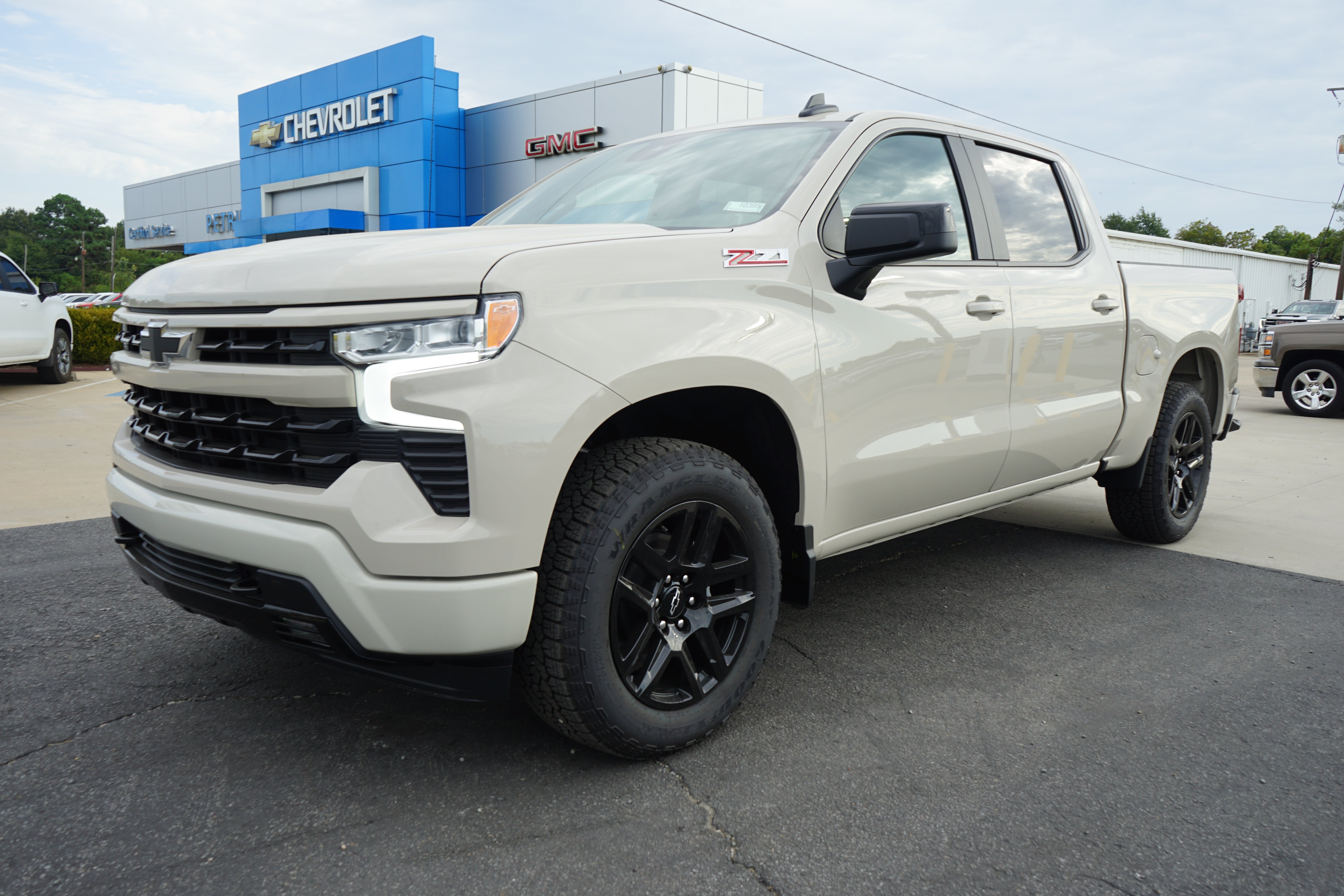 White Sands 2026 Chevrolet Silverado 1500 Pickup Truck Four-Wheel Drive Automatic