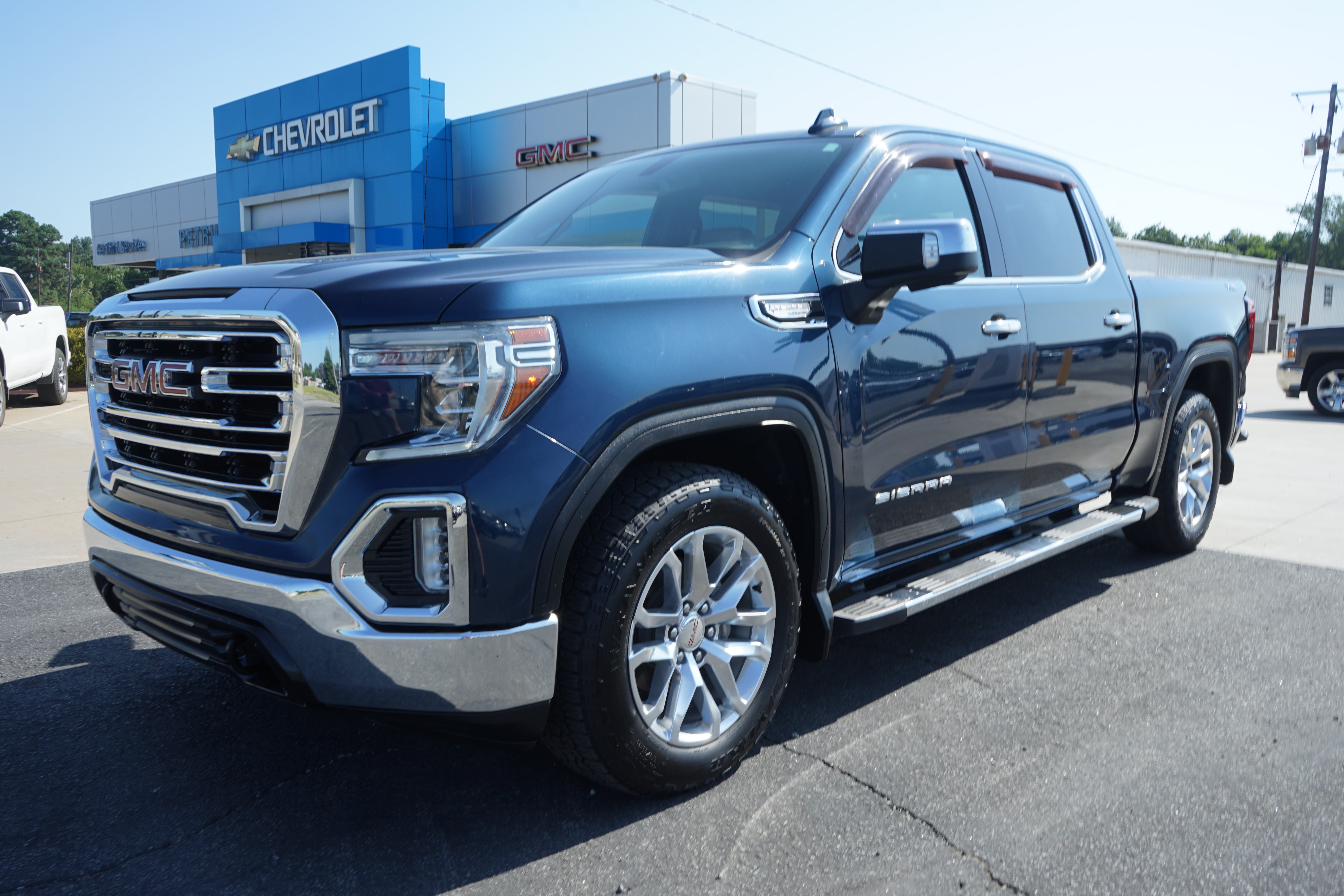  2021 GMC Sierra 1500 SLT Crew Cab 4WD   