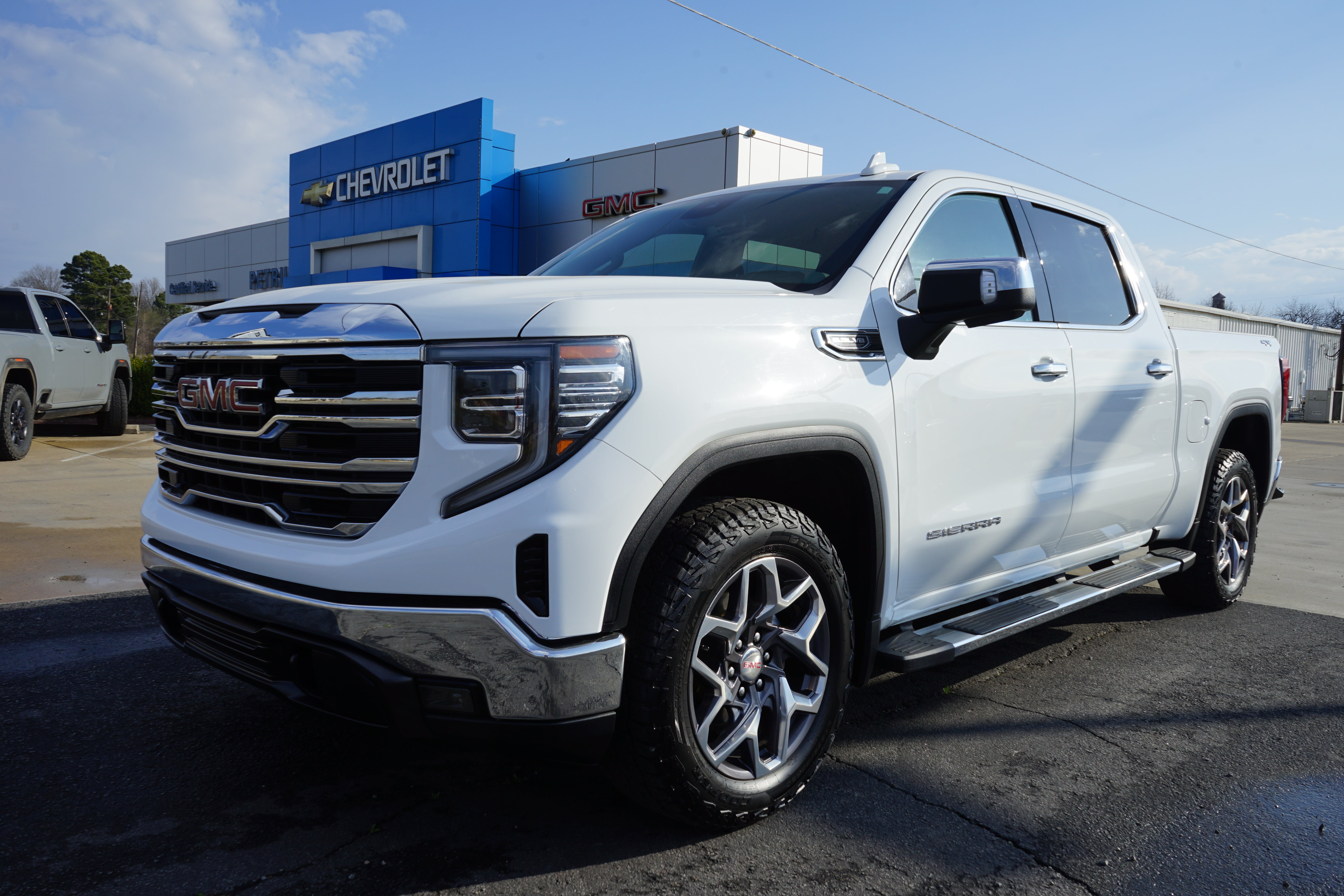  2022 GMC Sierra 1500 SLT Crew Cab 4WD   