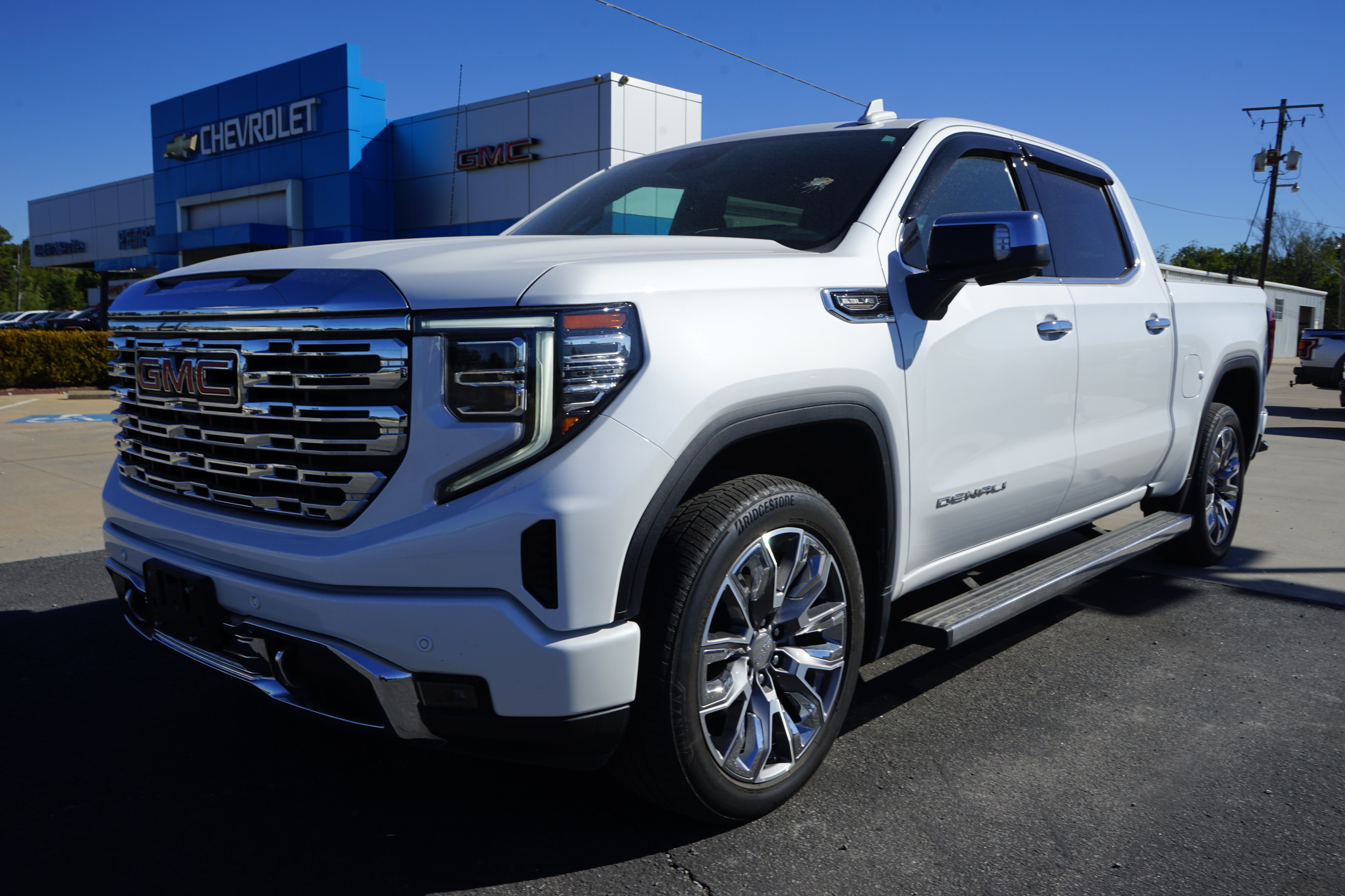 White Frost Tricoat 2023 GMC Sierra 1500 Pickup Truck Four-Wheel Drive Automatic