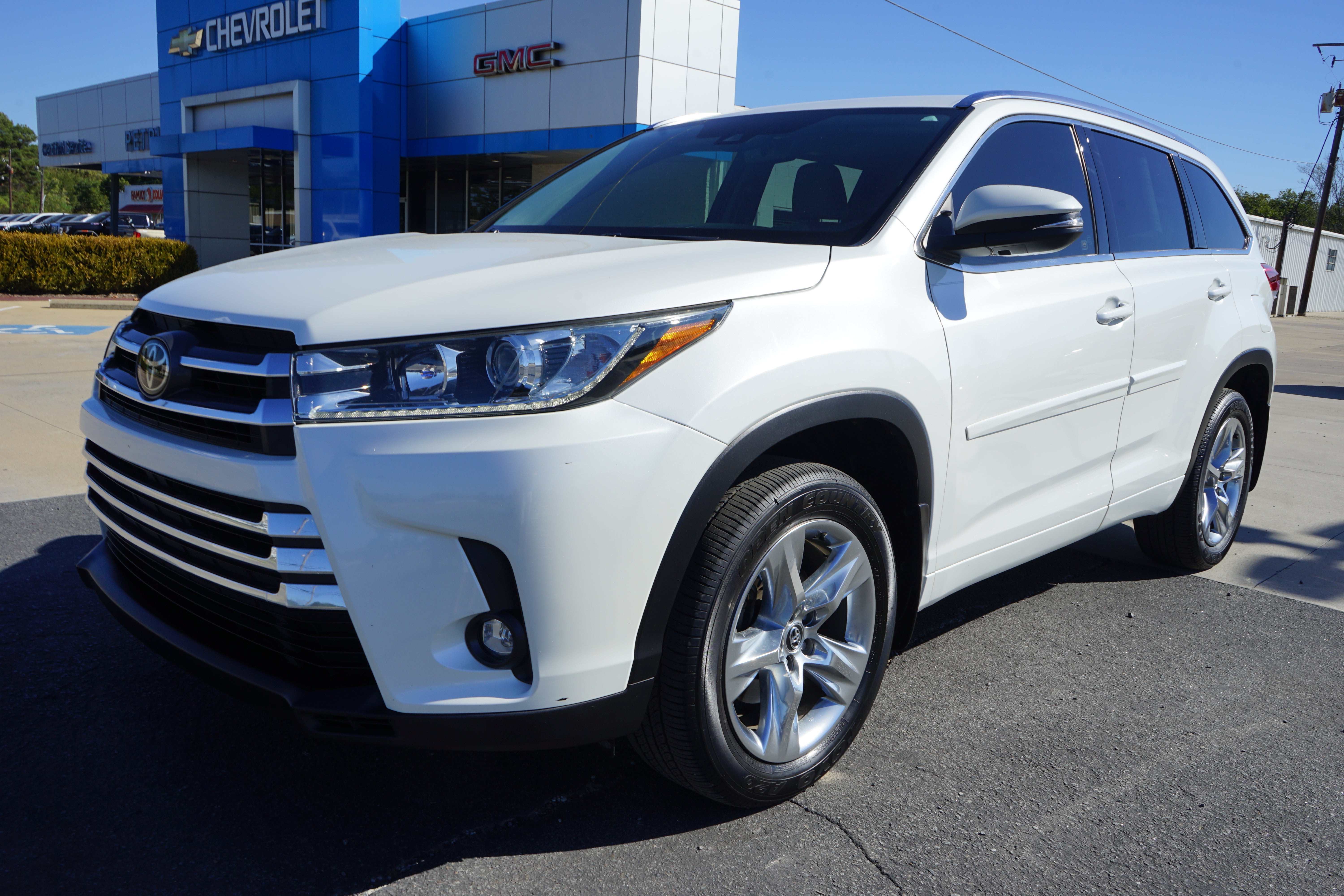 White 2019 Toyota Highlander SUV / Crossover Front-Wheel Drive Automatic