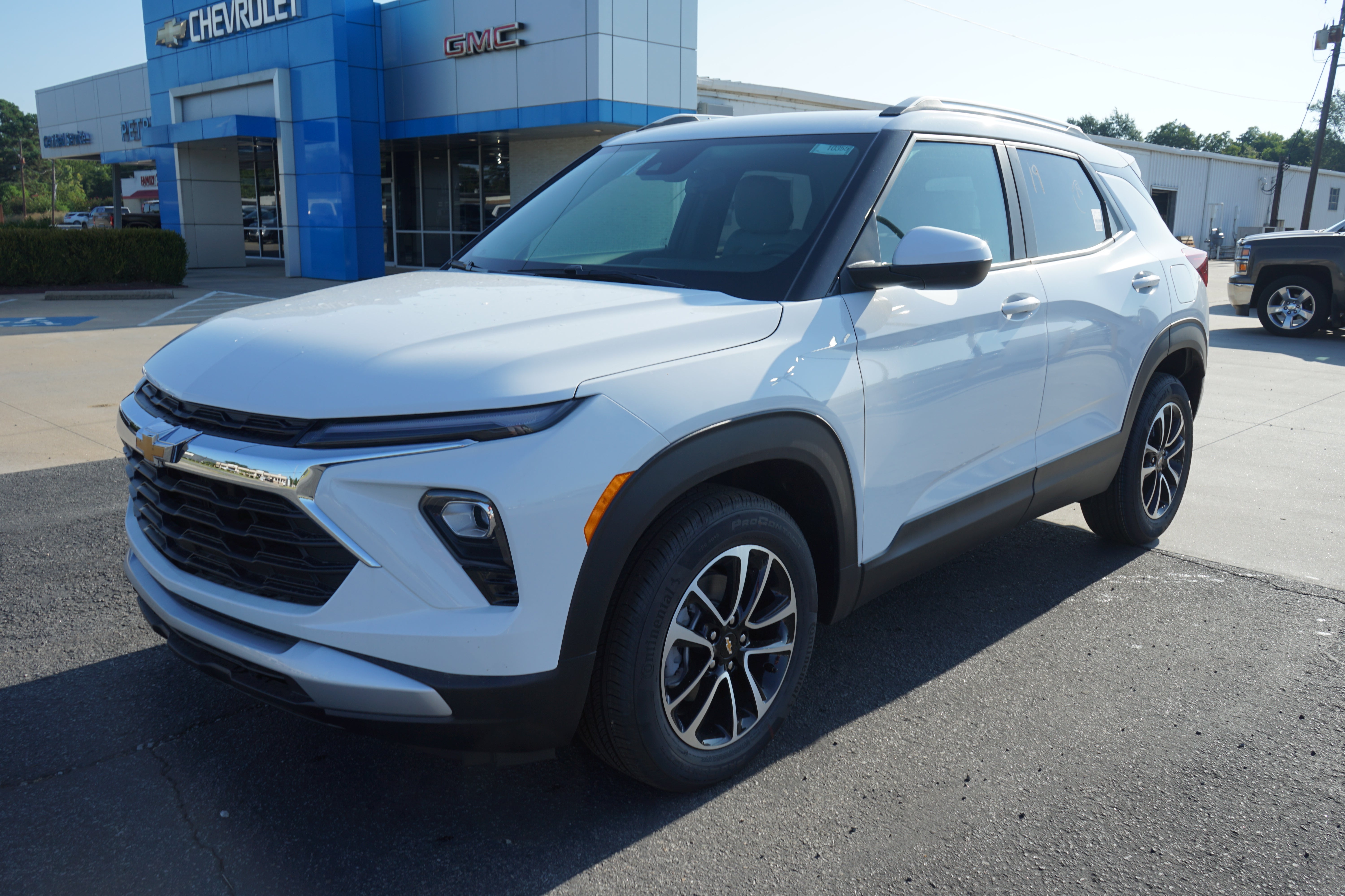 Summit White 2026 Chevrolet Trailblazer SUV / Crossover Front-Wheel Drive Automatic