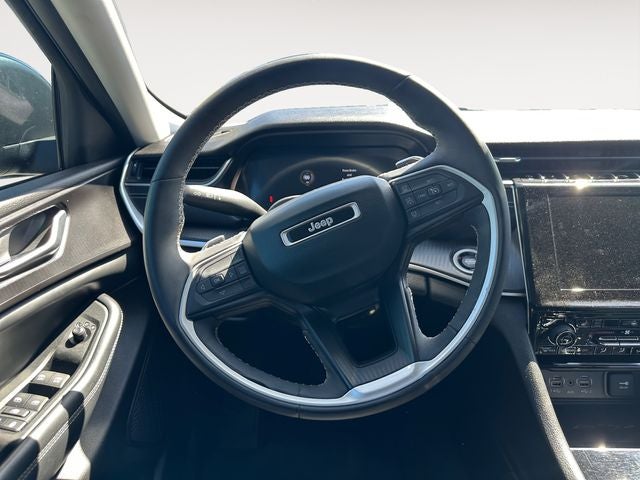 Used 2023 Diamond Black Crystal Pearlcoat Jeep Laredo image 12