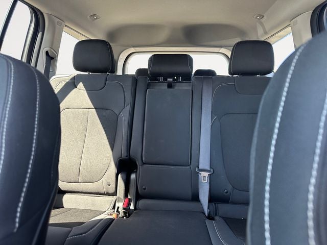 Used 2023 Diamond Black Crystal Pearlcoat Jeep Laredo image 13