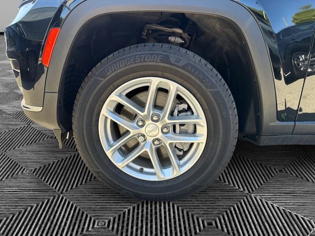 Used 2023 Diamond Black Crystal Pearlcoat Jeep Laredo image 14