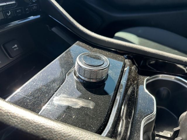 Used 2023 Diamond Black Crystal Pearlcoat Jeep Laredo image 23