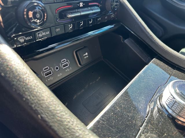 Used 2023 Diamond Black Crystal Pearlcoat Jeep Laredo image 24