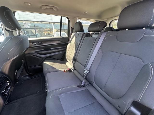 Used 2023 Diamond Black Crystal Pearlcoat Jeep Laredo image 28
