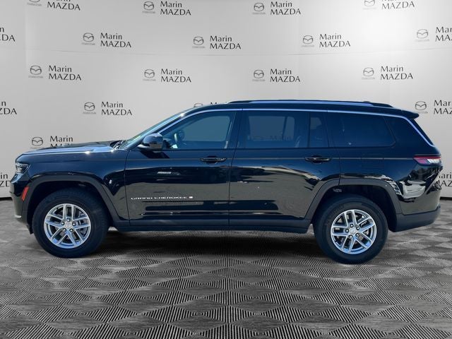 Used 2023 Diamond Black Crystal Pearlcoat Jeep Laredo image 2