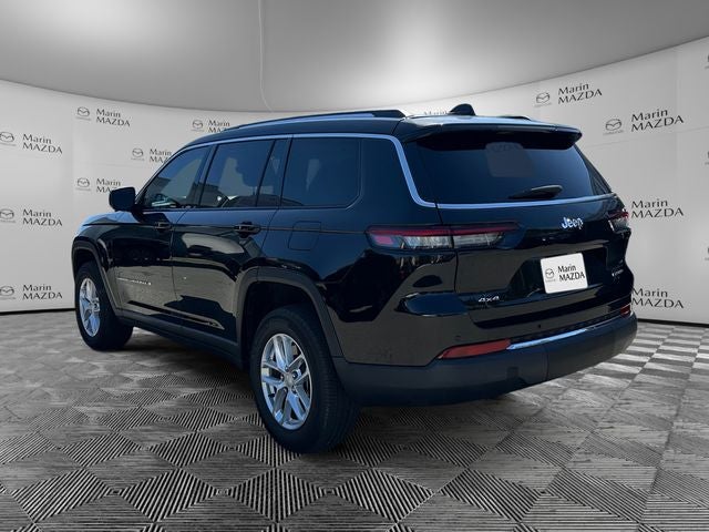 Used 2023 Diamond Black Crystal Pearlcoat Jeep Laredo image 3