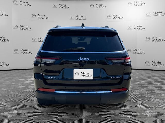 Used 2023 Diamond Black Crystal Pearlcoat Jeep Laredo image 4