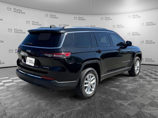 Used 2023 Diamond Black Crystal Pearlcoat Jeep Laredo image 5