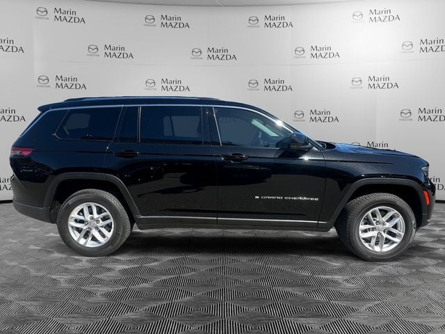 Used 2023 Diamond Black Crystal Pearlcoat Jeep Laredo image 6