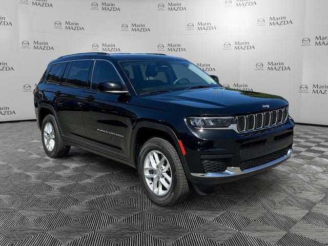 Used 2023 Diamond Black Crystal Pearlcoat Jeep Laredo image 7