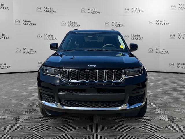 Used 2023 Diamond Black Crystal Pearlcoat Jeep Laredo image 8