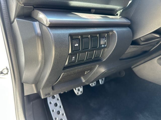 Used 2022 Ice Silver Metallic Subaru Premium image 20