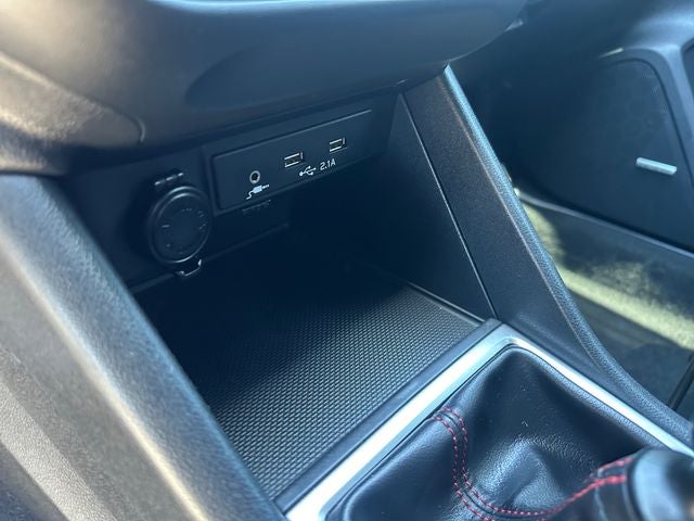 Used 2022 Ice Silver Metallic Subaru Premium image 25