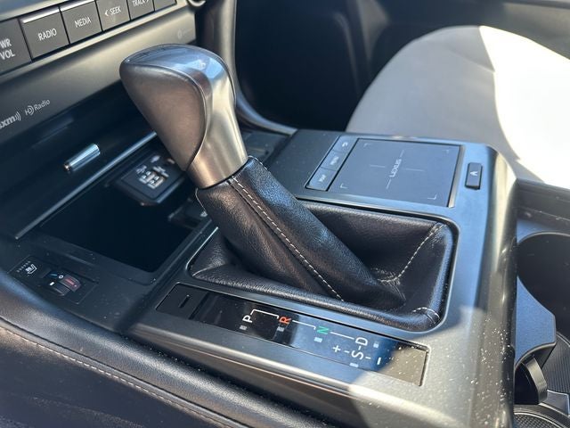 Used 2023 White Pearl Lexus 460 image 25