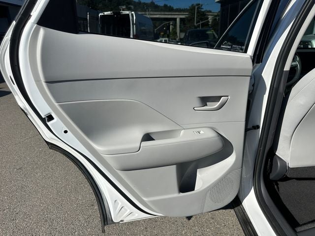 Used 2024 Atlas White Hyundai SEL image 31