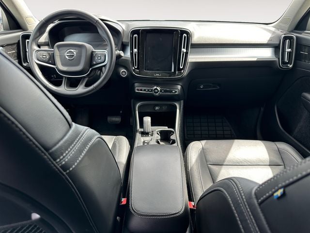 Used 2020 Ice White Volvo Momentum image 10