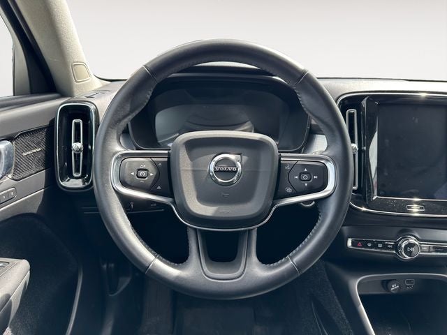 Used 2020 Ice White Volvo Momentum image 12