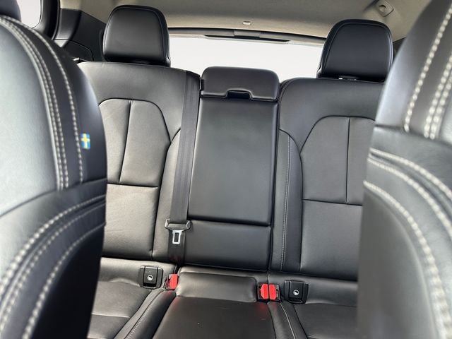 Used 2020 Ice White Volvo Momentum image 13