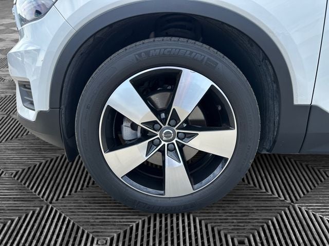 Used 2020 Ice White Volvo Momentum image 14