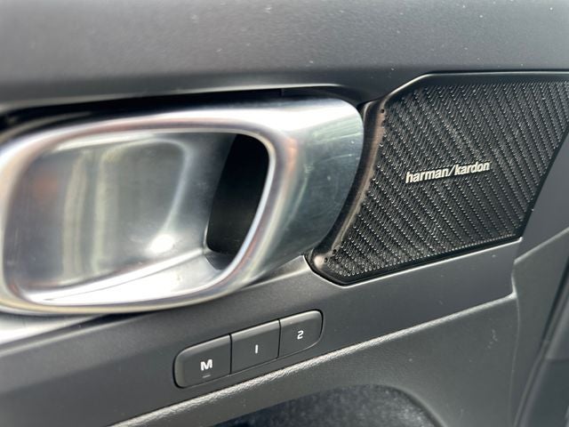 Used 2020 Ice White Volvo Momentum image 18