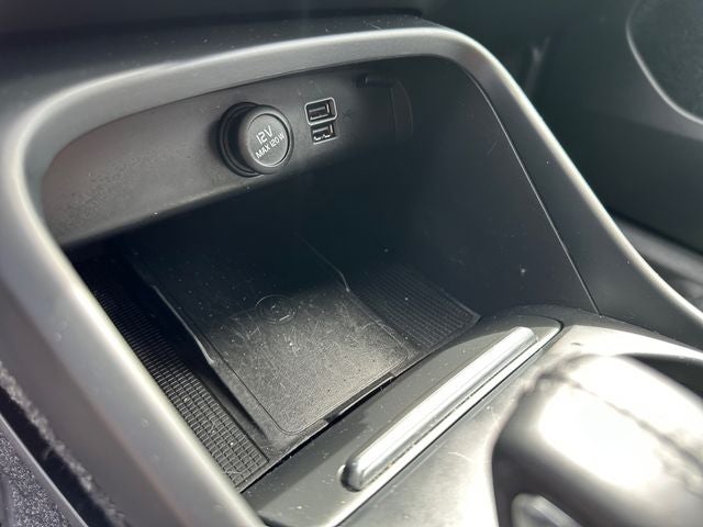 Used 2020 Ice White Volvo Momentum image 24