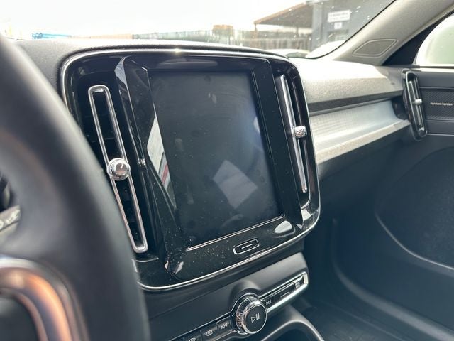 Used 2020 Ice White Volvo Momentum image 26