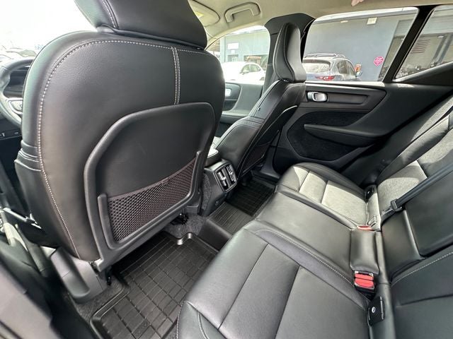 Used 2020 Ice White Volvo Momentum image 29
