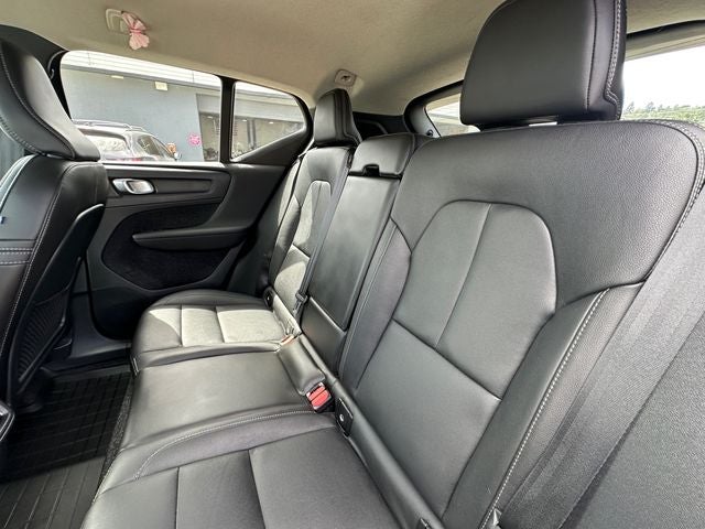 Used 2020 Ice White Volvo Momentum image 30