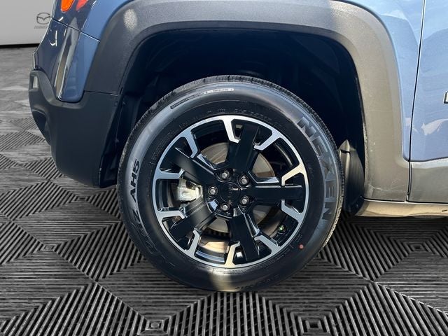 Used 2023 Slate Blue Pearlcoat Jeep Latitude image 14