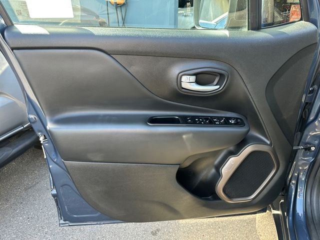 Used 2023 Slate Blue Pearlcoat Jeep Latitude image 16