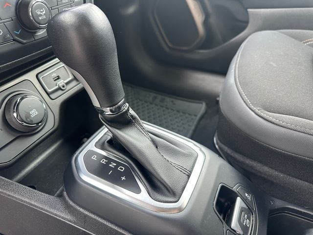 Used 2023 Slate Blue Pearlcoat Jeep Latitude image 24