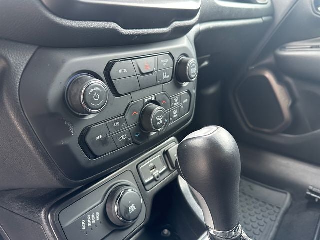 Used 2023 Slate Blue Pearlcoat Jeep Latitude image 26