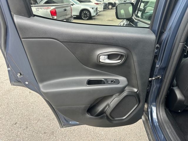 Used 2023 Slate Blue Pearlcoat Jeep Latitude image 32
